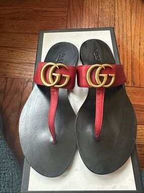 Gucci Red Leather GG Logo Thong Sandals with Gold Hardware